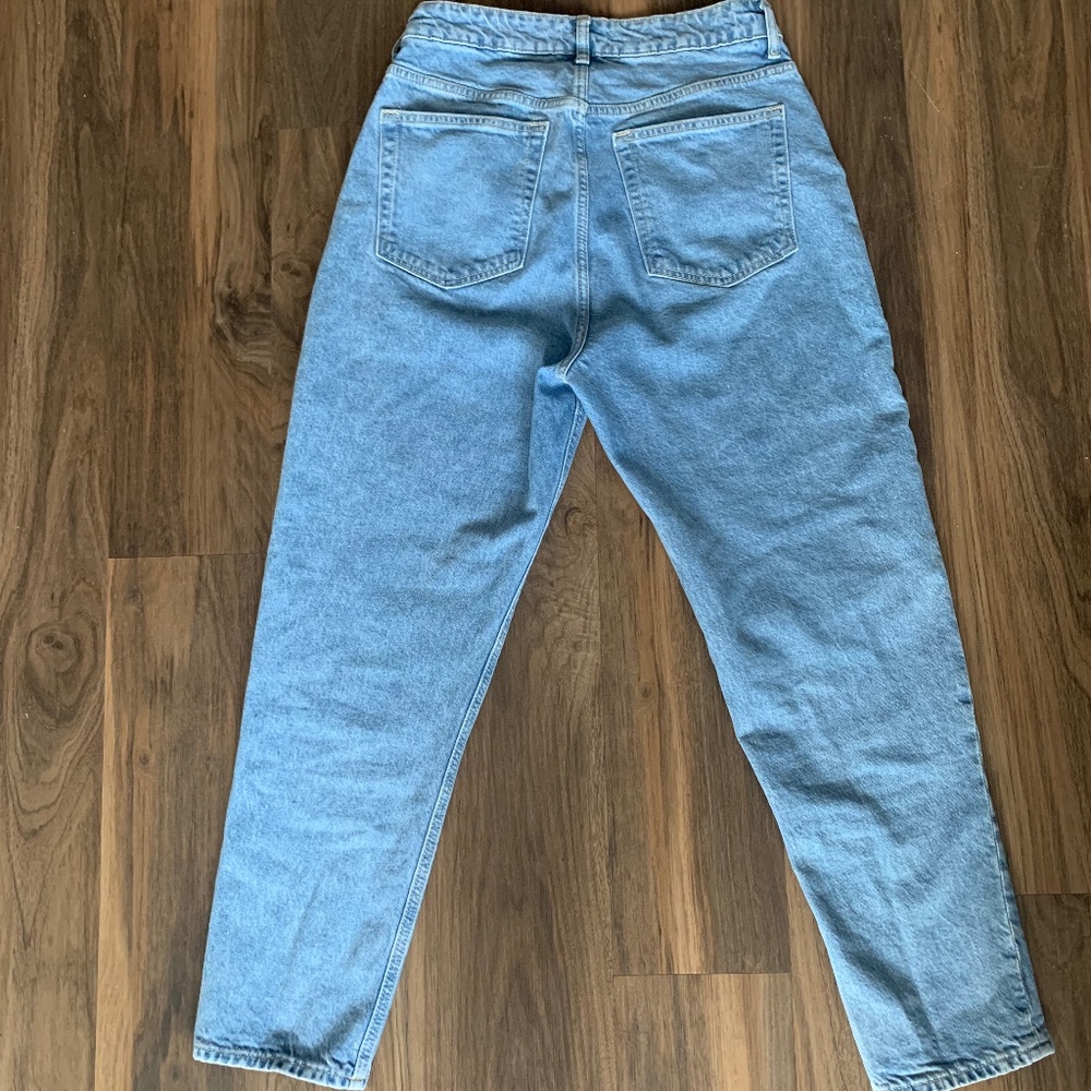Mom Jeans - Picture 2 of 6